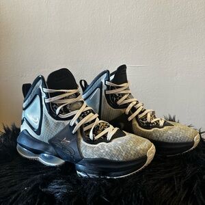 Nike LeBron 19 royalty High-Top Sneakers in Black and White
